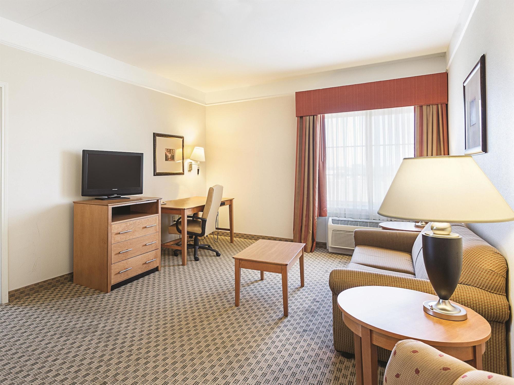 Baymont Inn & Suites Бренем Экстерьер фото