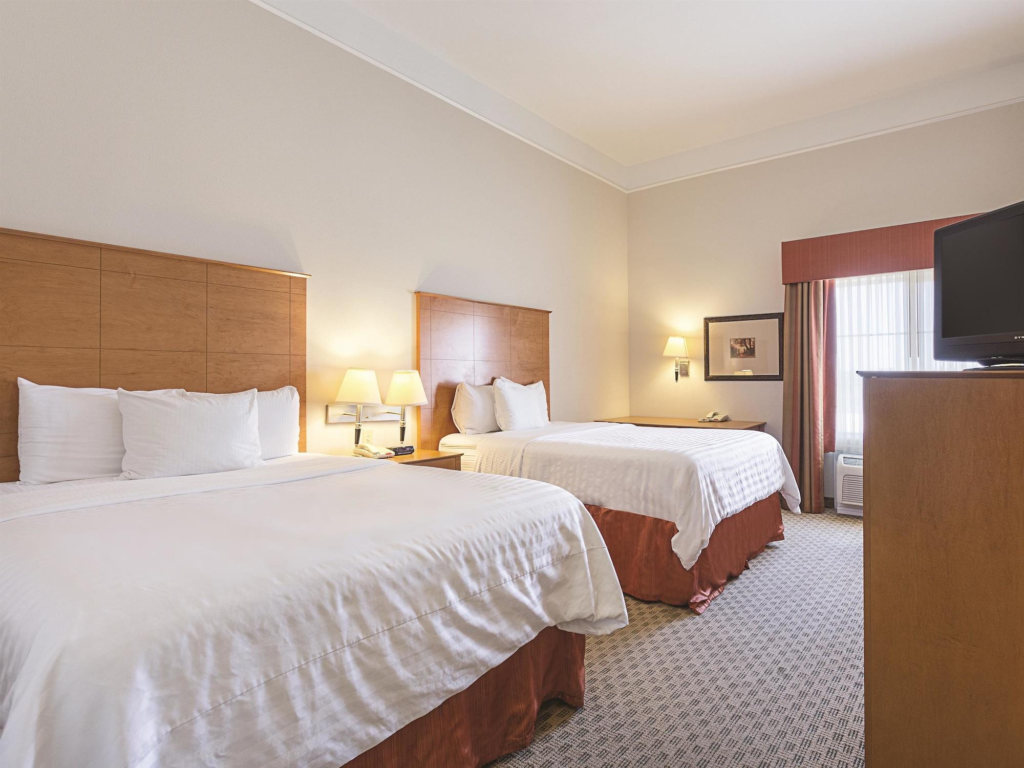 Baymont Inn & Suites Бренем Экстерьер фото