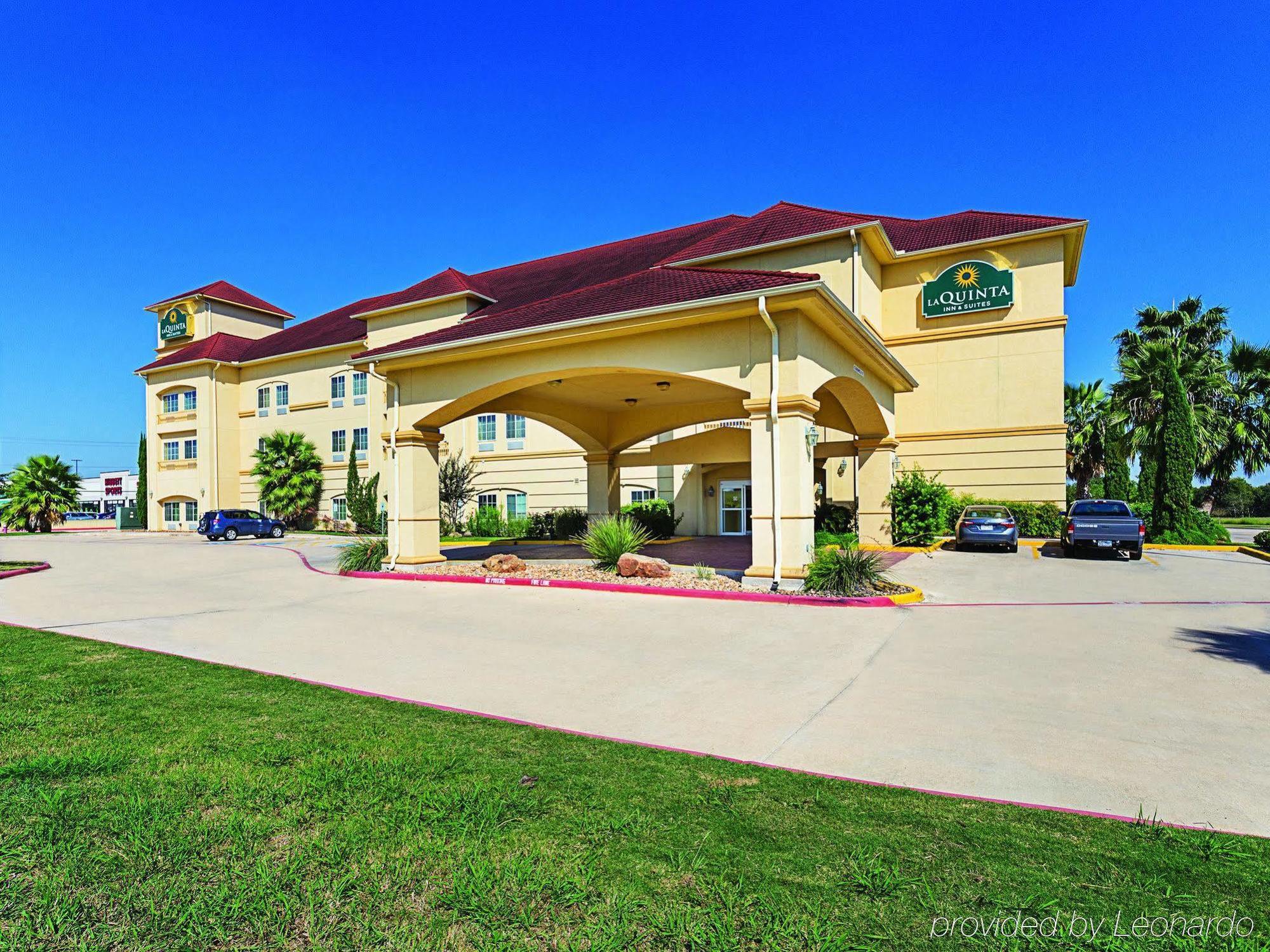 Baymont Inn & Suites Бренем Экстерьер фото