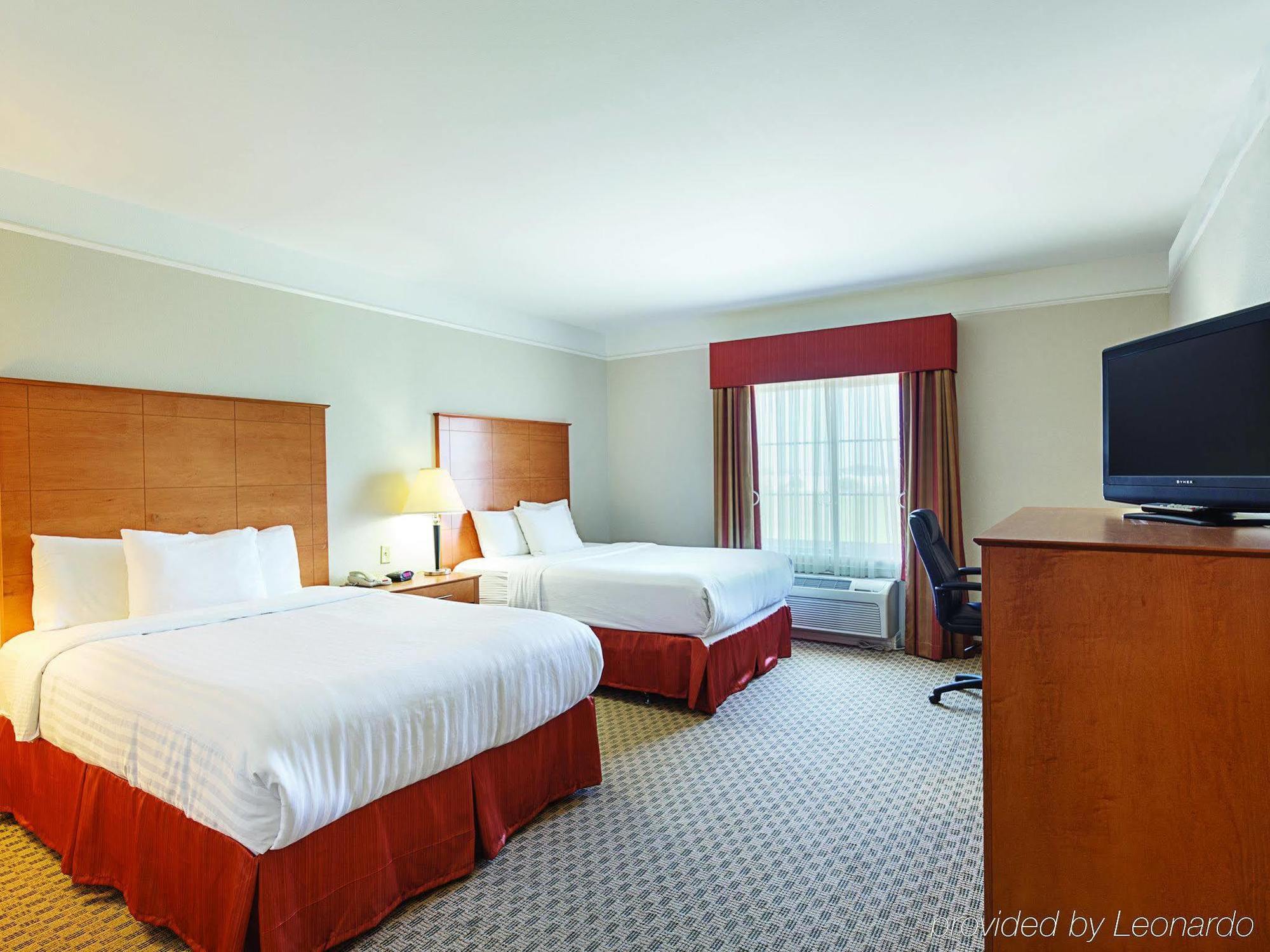 Baymont Inn & Suites Бренем Экстерьер фото