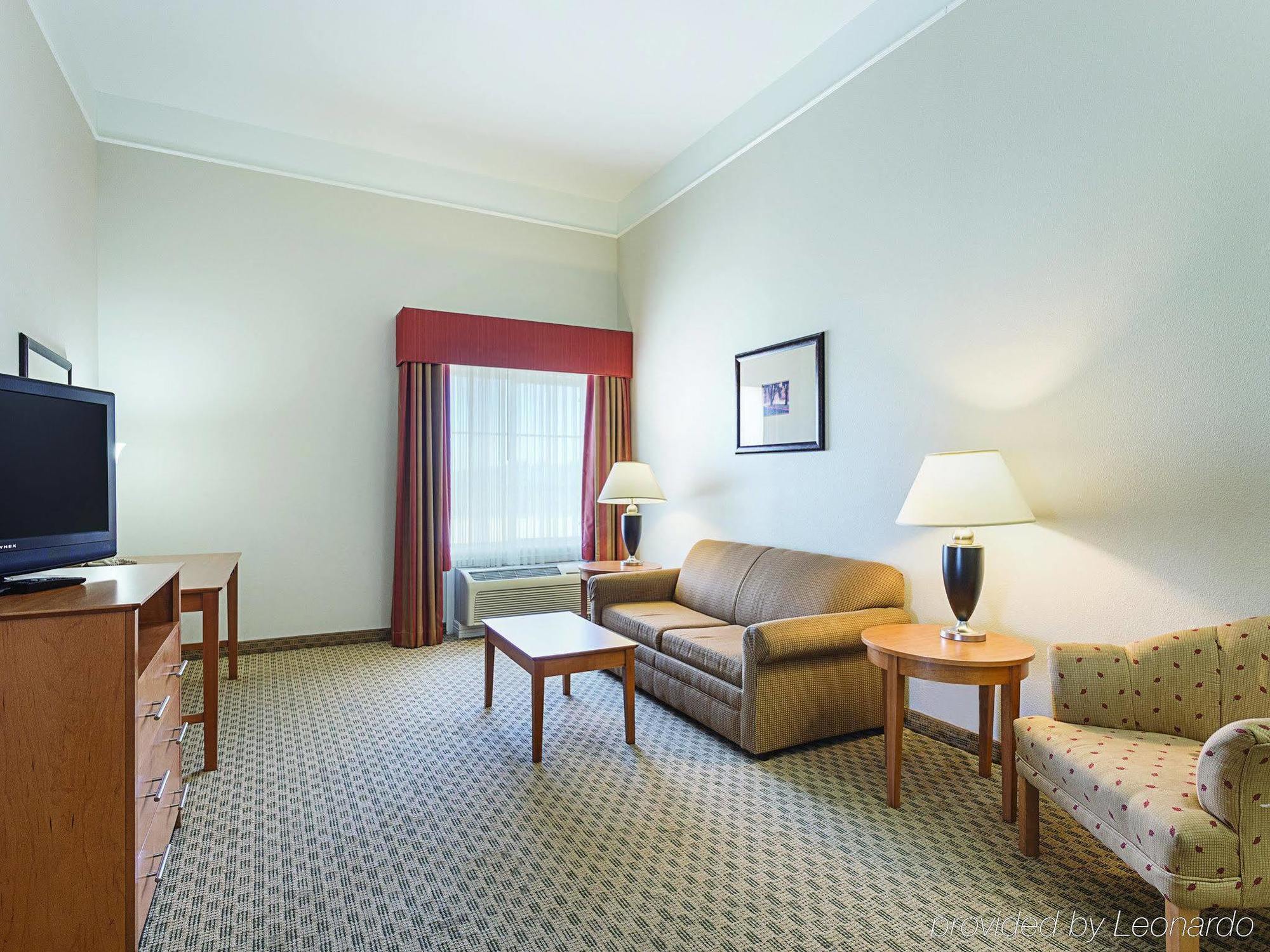 Baymont Inn & Suites Бренем Экстерьер фото