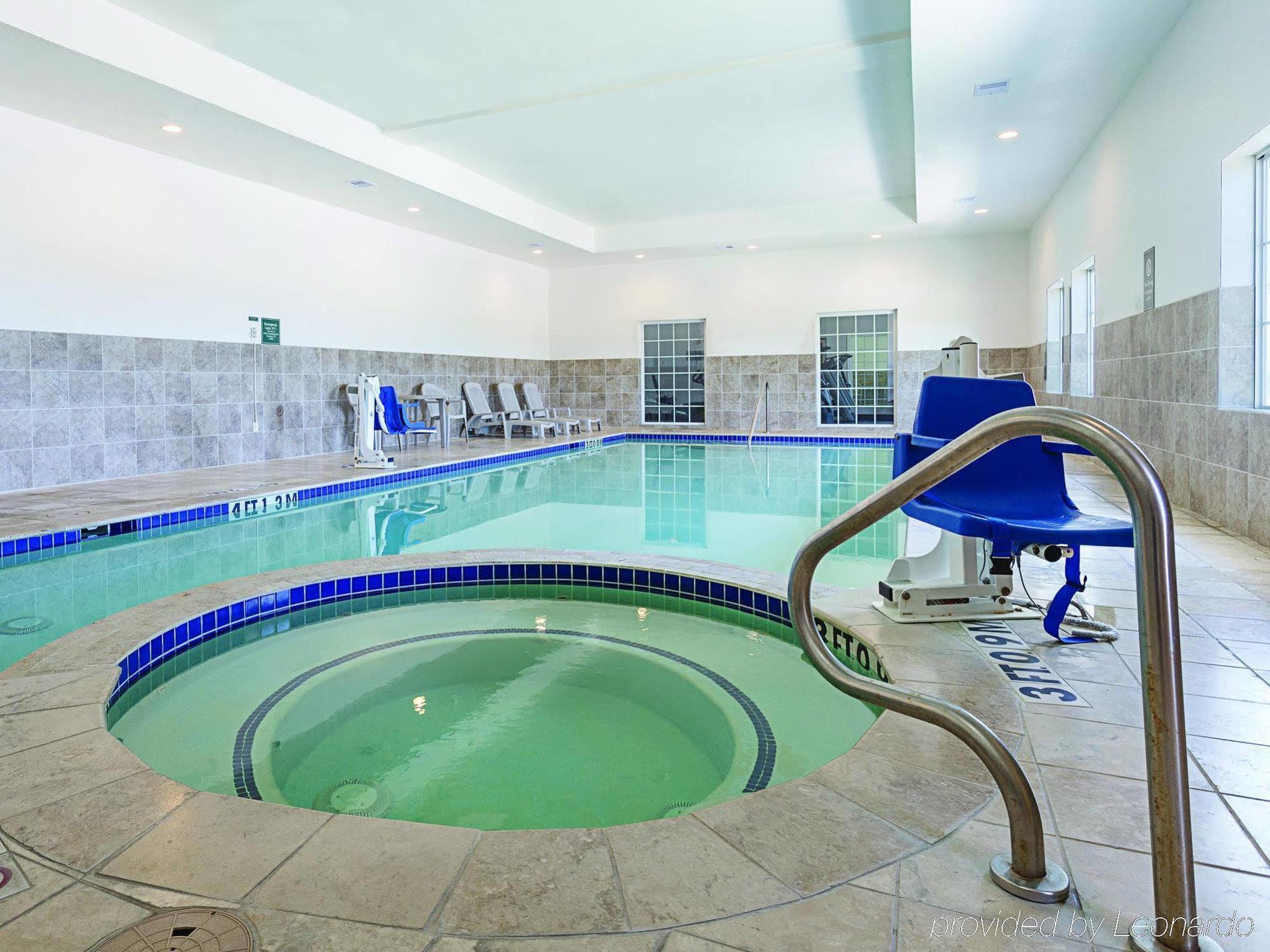 Baymont Inn & Suites Бренем Экстерьер фото
