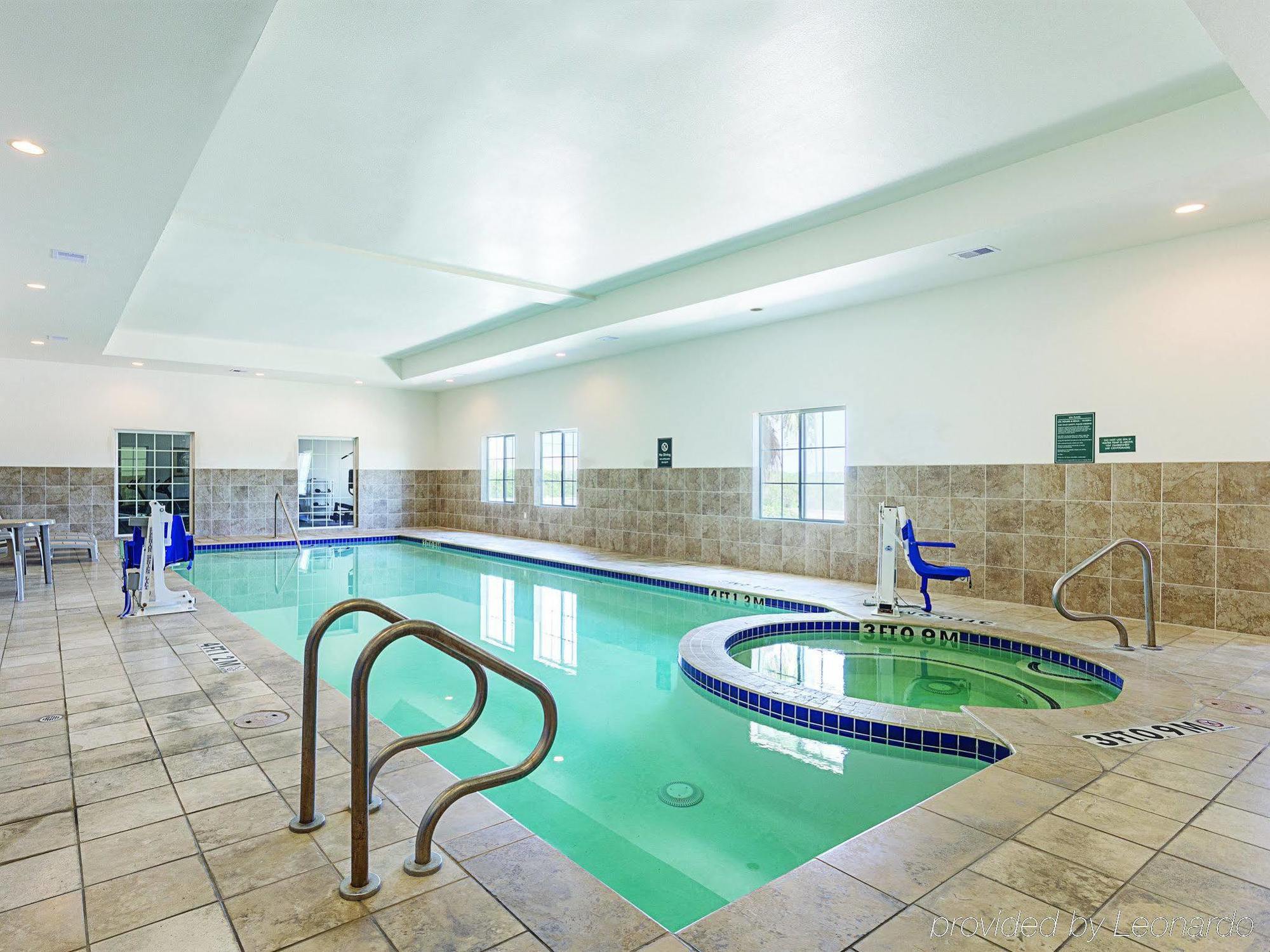 Baymont Inn & Suites Бренем Экстерьер фото