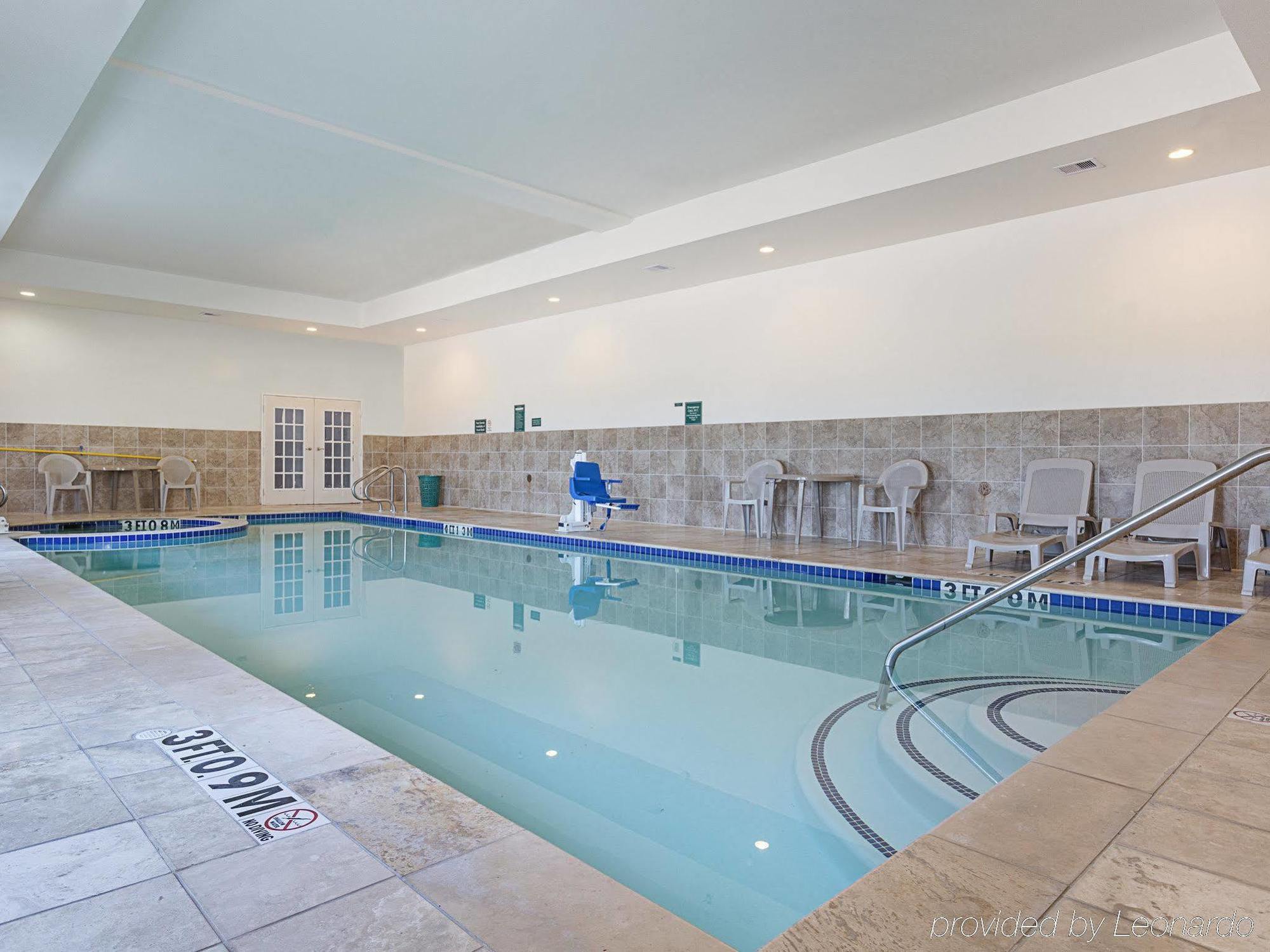 Baymont Inn & Suites Бренем Экстерьер фото