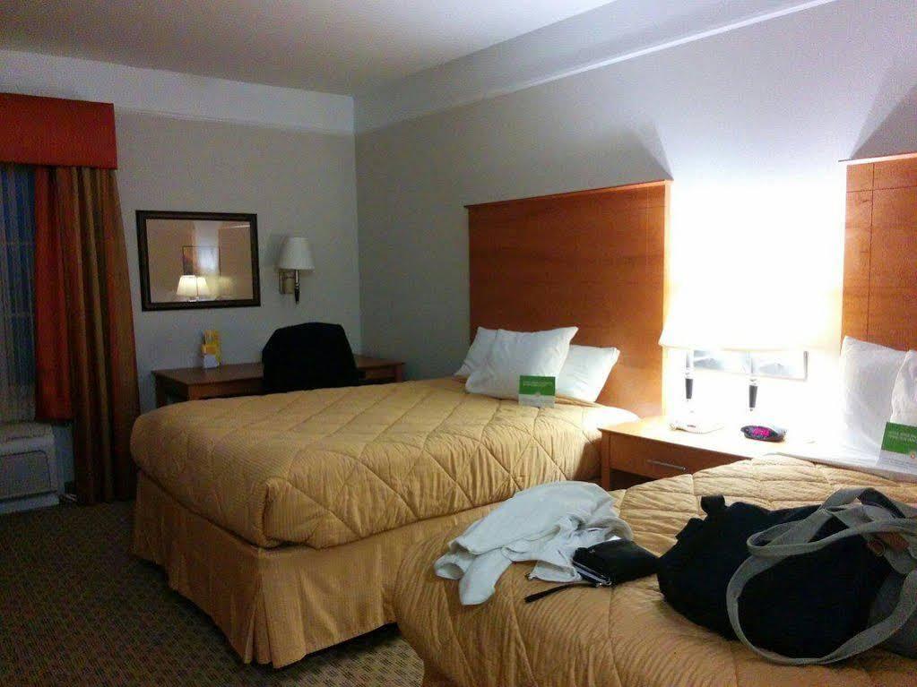 Baymont Inn & Suites Бренем Экстерьер фото